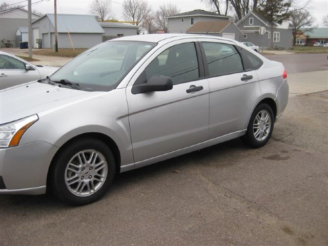 Used 2010 Ford Focus SE with VIN 1FAHP3FN3AW245611 for sale in New Ulm, Minnesota