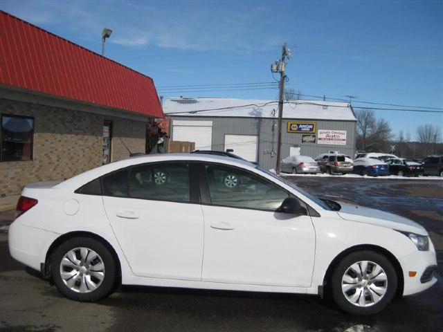 The 2015 Chevrolet Cruze LS ONE OWNER