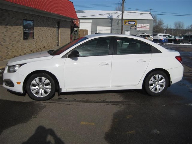 Used 2015 Chevrolet Cruze LS with VIN 1G1PA5SH2F7112707 for sale in New Ulm, MN
