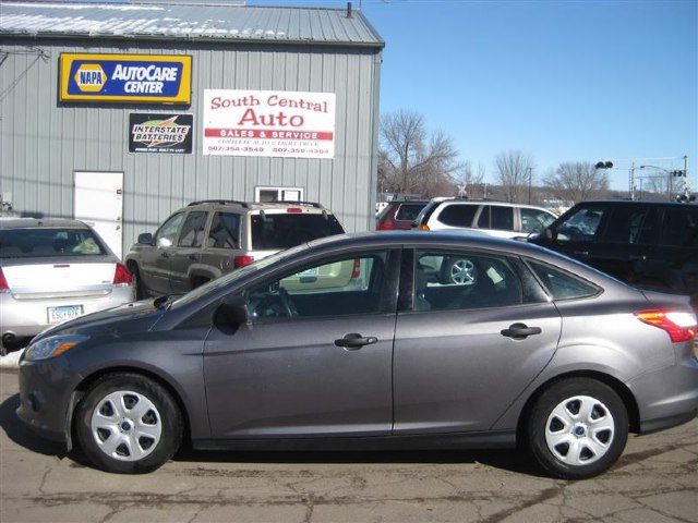 The 2013 Ford Focus S ONE OWNER LOW MILES